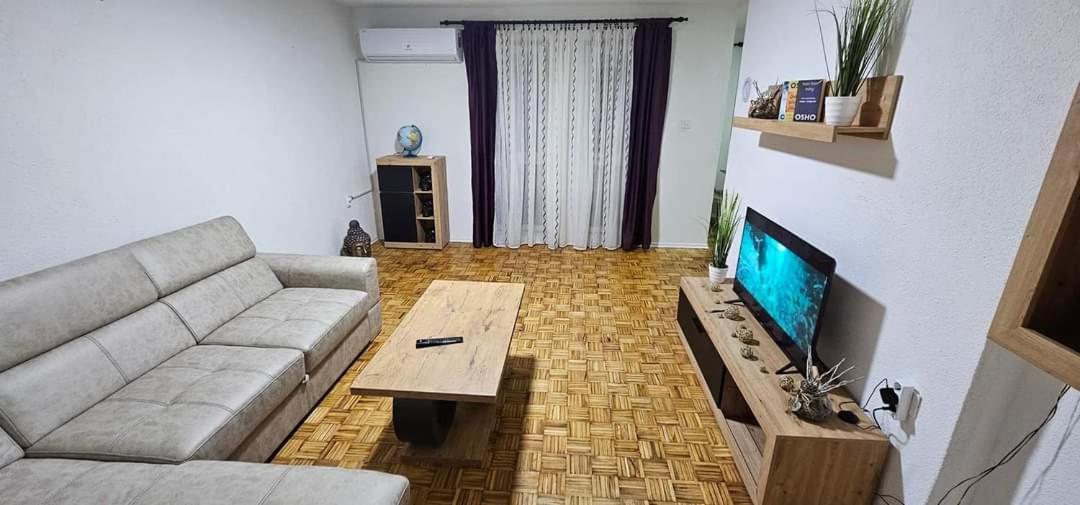 Stan Na Dan Kozarska Dubica Bosanska Dubica Exterior foto