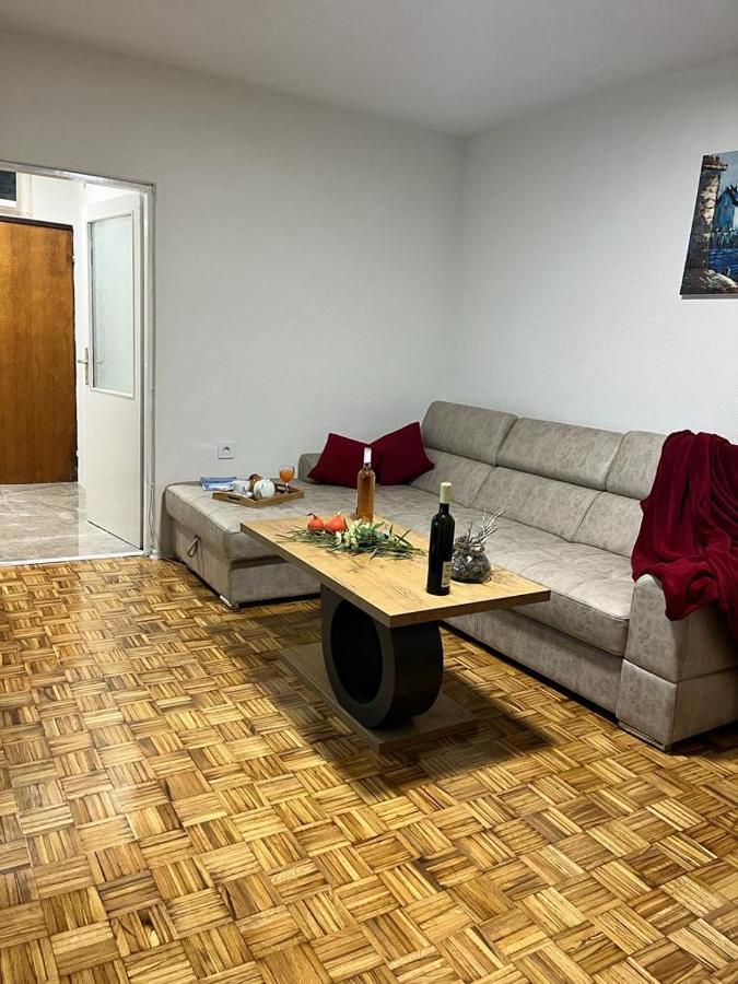 Stan Na Dan Kozarska Dubica Bosanska Dubica Exterior foto